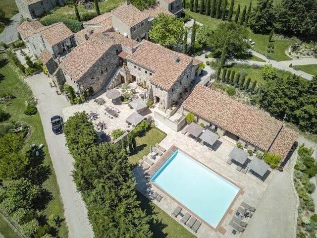 Bastide du 17ème siècle rénovée Grignan 760m² Grignan