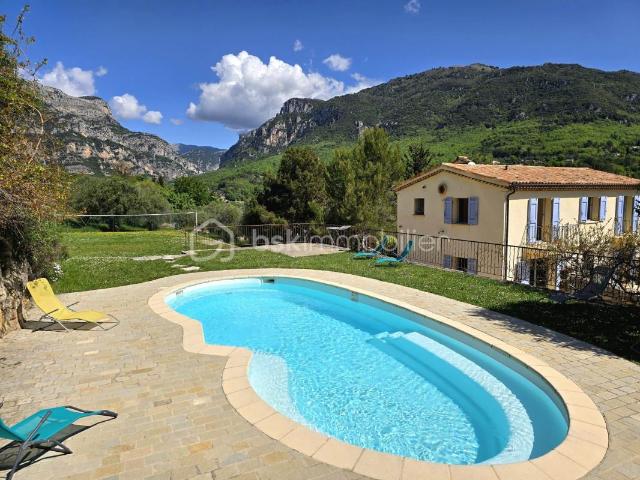 Bastide de caractère au Bar sur Loup – Élégance provençale et vue d’exception