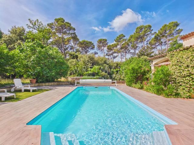 Bastide de charme aux prestations authentiques avec maison d. 249m² Le Thoronet