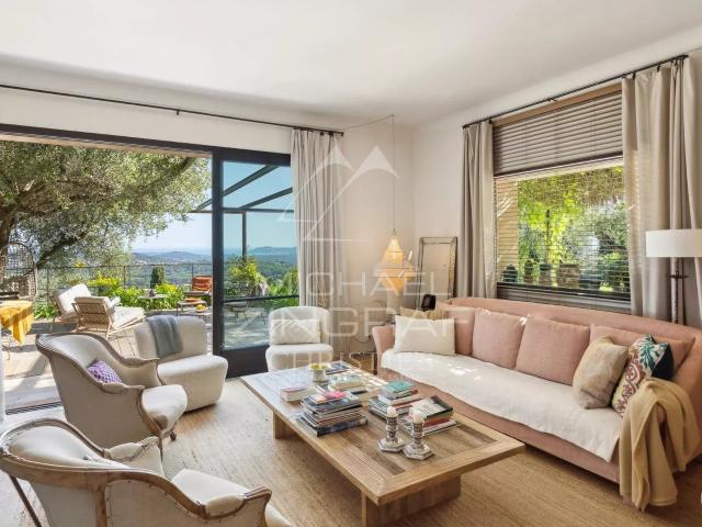 Bastide de charme avec vue mer à pied du village 239m² Châteauneuf Grasse
