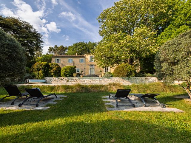 Bastide de charme, sur 1 hectare aux portes d'Aix en Provenc. 620m² Puyricard