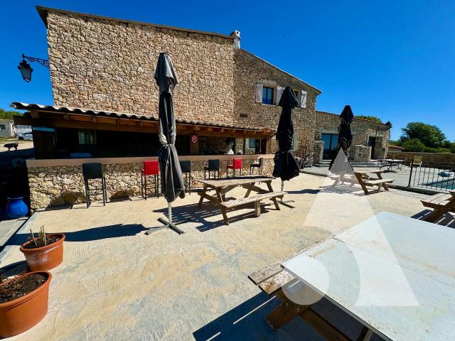 Bastide de 568 m2 à Régusse sur 18.000m2 de terrain