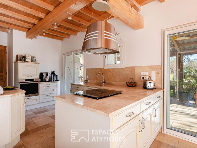 Bastide d'environ 150 m² 5 pièces + annexes sur 9 hectares. 149m² Manosque