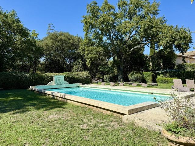 Bastide D'exception Au Pied Du Luberon 785m² Maubec