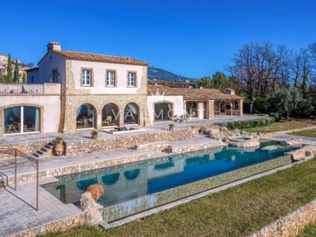 Bastide en pierre exposée plein sud avec vues mer panoramiques
