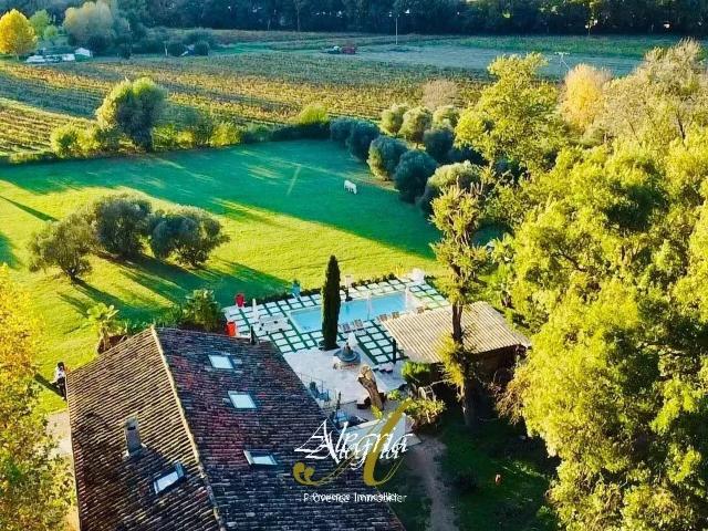 Bastide lumineuse & confidentielle entre vignes et oliviers. 300m² Les Arcs sur Argens