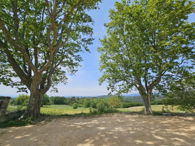 Bastide provençale à vendre à Caseneuve Luberon Vue pano. 265m² Caseneuve