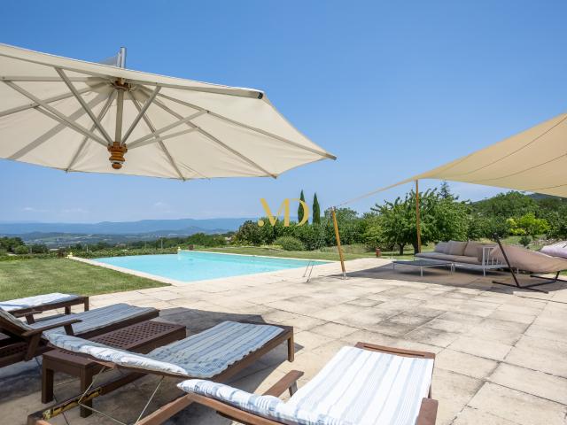 Bastide provençale à Bonnieux avec vue panoramique