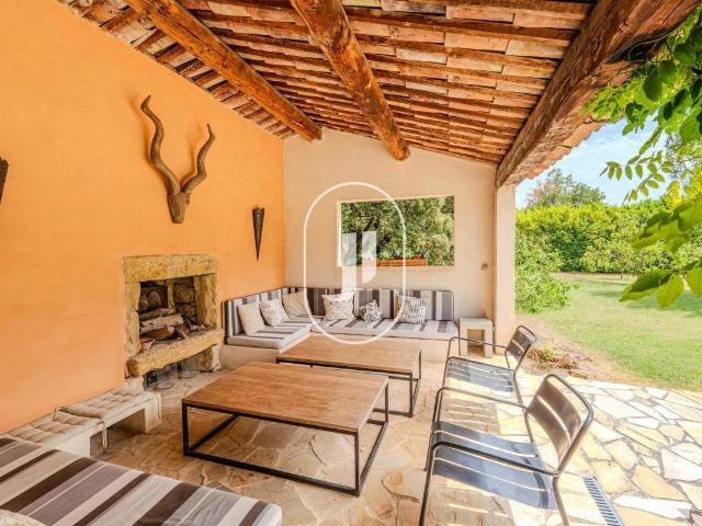 Bastide provençale au coeur d'un environnement privilégié à. 230m² Rognes