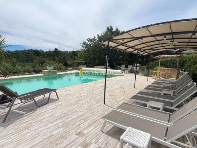 Bastide provençale de charme proche de Gordes avec piscine cha