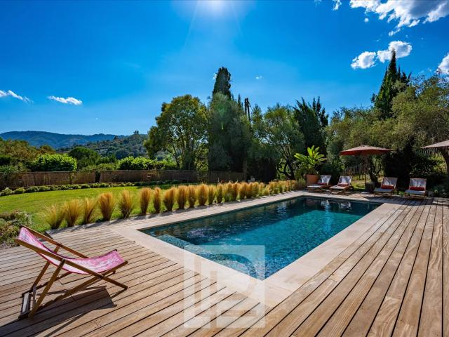 Bastide Rénovée – Environnement Bucolique Et Vue Dégagée 218m² Pégomas