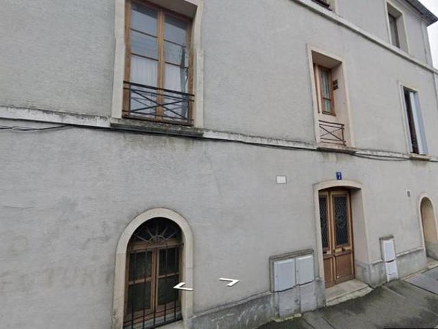 Rare sur le secteur: maison de 200 m² offrant deux plateaux de 100 m² avec escalier central, idéale pour une opération de division, de rénovation ou de valorisation patrimoniale