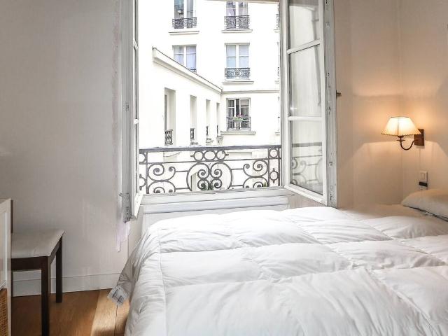 Bastille / rue Tournelles, Paris Amsterdam Apartments for Rent