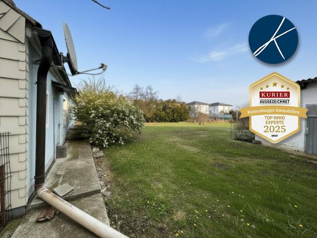 Sanierungsbedürftiges Bungalow mit VIEL PLATZ