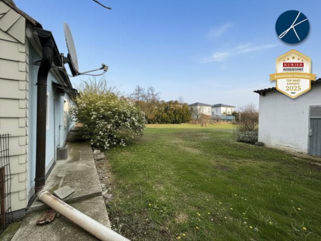 Sanierungsbedürftiges Bungalow mit VIEL PLATZ
