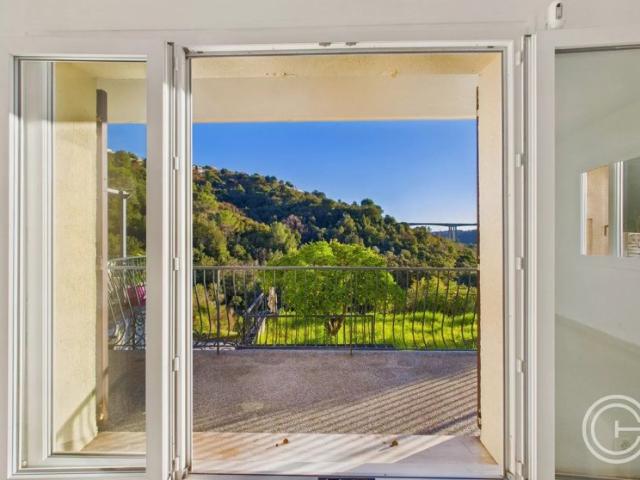 Bas de VILLA 4 pièces 114m² LC 277.30m² au total Jardin / Terrasse + Grand garage NICE Saint Pancrace