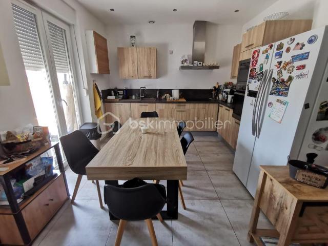 BAS DE VILLA T3 + JARDIN + ANNEXES