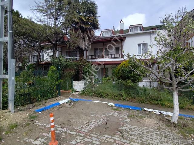 Basınkent 2 Sitesinde Satılık Bahçeli Teraslı Tripleks Villa