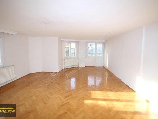 Basınsitesi De Doğalgazlı Asansörlü Otoparklı Geniş 3+1