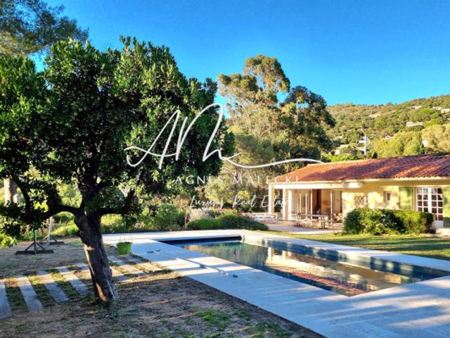 BAS RAYOL CANADEL PROCHE DU MYTHIQUE HOTEL BAILLI DE SUFFREN