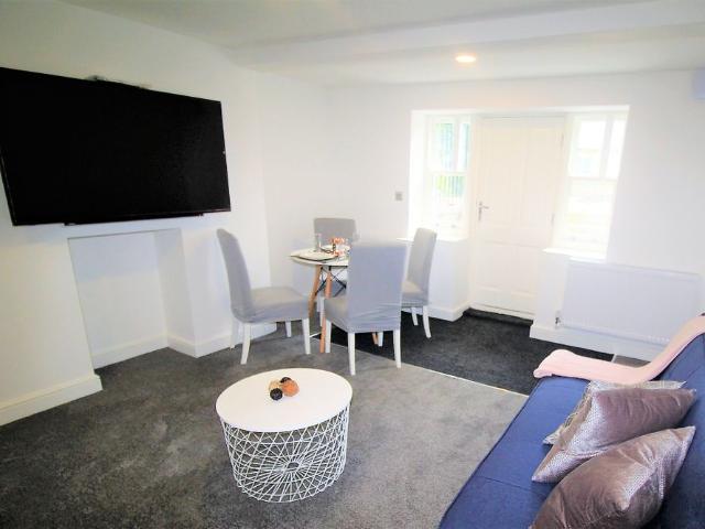 Basement Flat, 46 Headingley Lane, LS6 2EL, Leeds