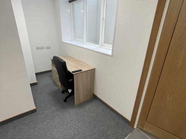 Basement one bed flat 3 mins to Leicester Uni