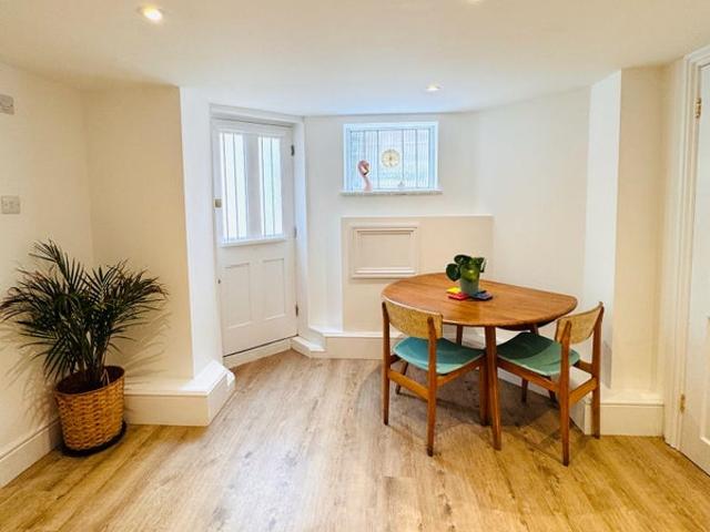 Basement Studio room/flat