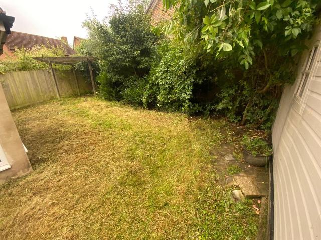 Basil Gardens, Croydon CR0, 1 bed detached house to rent, £1,100 pcm | PrimeLocation