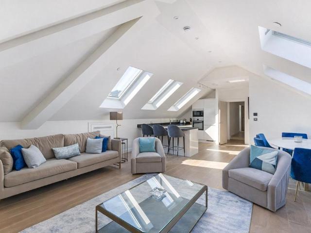 Basil Mansions, Chelsea SW3 2 bed penthouse to rent £7,908 pcm £1,825 pw