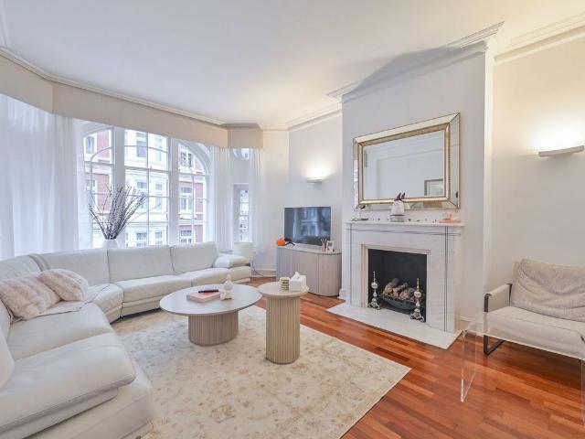 Basil Street, Knightsbridge, London SW3, 3 bed flat to rent, £8,342 pcm | PrimeLocation