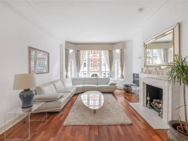 Basil Street, Knightsbridge, SW3 3 bed flat to rent £8,342 pcm £1,925 pw