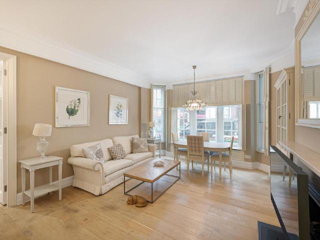 Basil Street, London SW3 2 bed flat to rent £5,417 pcm £1,250 pw