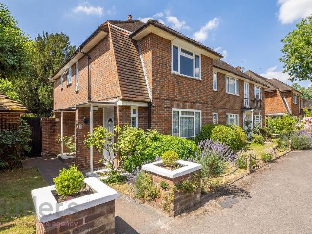 Basildon Close, Sutton SM2, 2 bed maisonette to rent, £1,750 pcm | PrimeLocation