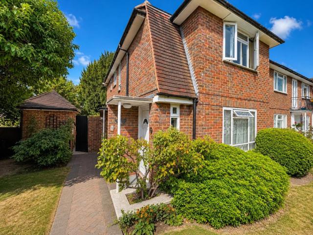 Basildon Close, Sutton SM2, 2 bed maisonette to rent, £1,750 pcm | PrimeLocation