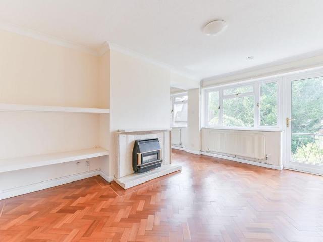 Basildon Close, Sutton, SM2 2 bed flat to rent £1,750 pcm £404 pw