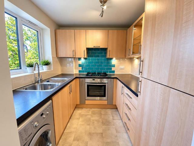 Basing Road, BANSTEAD 2 bed apartment to rent £1,650 pcm £381 pw