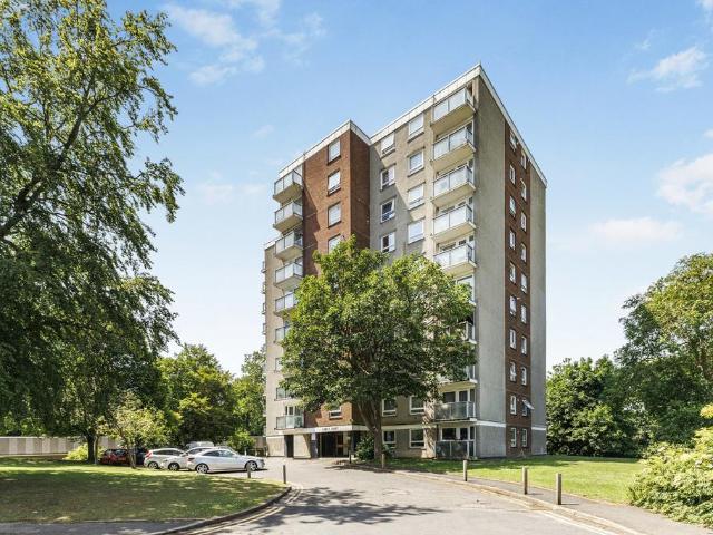 Basinghall Gardens, Sutton, SM2 2 bed flat to rent £1,725 pcm £398 pw