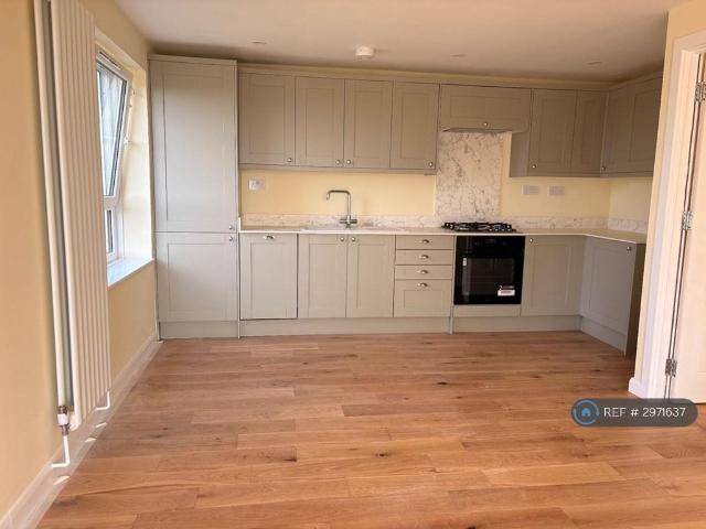 Basinghall Gardens, Sutton, SM2 2 bed flat to rent £1,999 pcm £461 pw