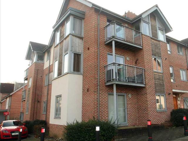 Basingstoke RG24 2 bed apartment to rent £1,400 pcm £323 pw