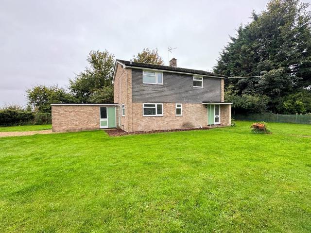 Basingstoke RG24 3 bed detached house to rent £1,975 pcm £456 pw