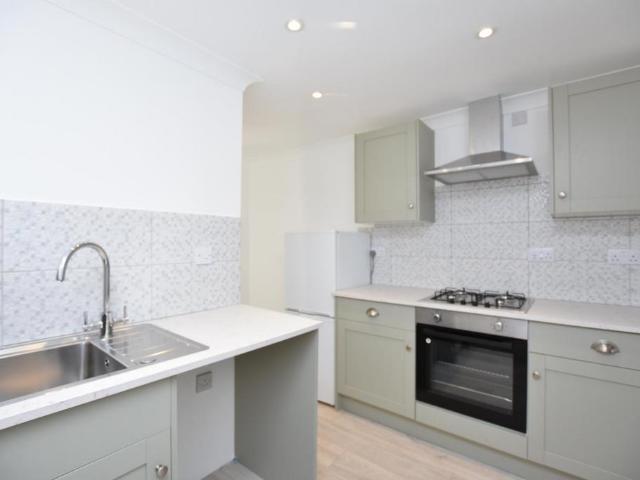 Basingstoke RG21 1 bed flat to rent £1,000 pcm £231 pw