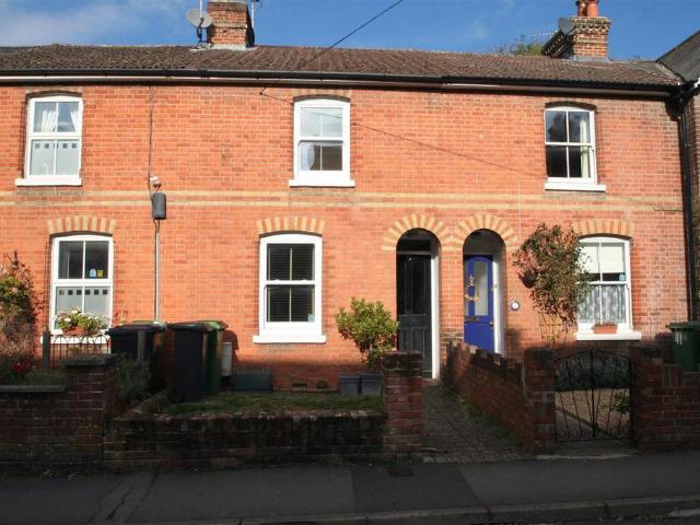 Basingstoke RG21 2 bed terraced house to rent £1,600 pcm £369 pw