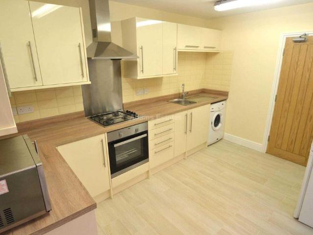 Basingstoke Road, Reading 6 bed terraced house to rent £3,750 pcm £865 pw