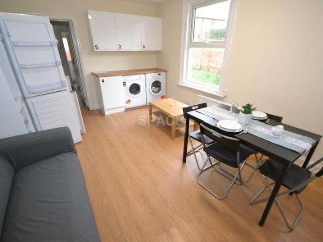 Basingstoke Road, Reading, Berkshire, RG2