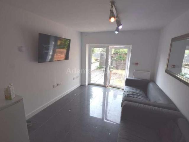 Basingstoke Road, Reading, Berkshire, RG2