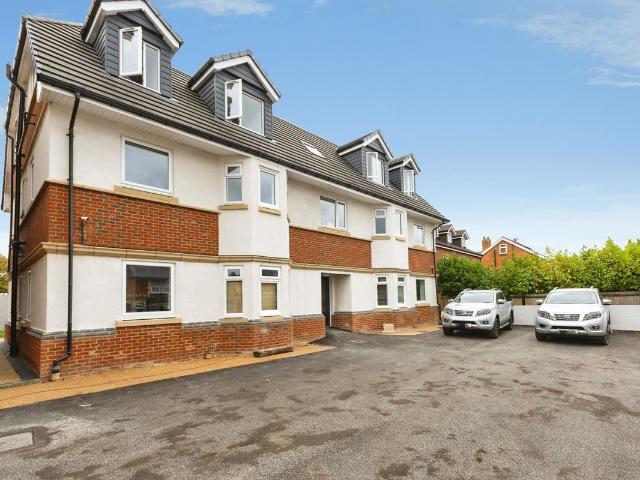 Basingstoke Road, Reading, Berkshire RG2, 2 bed flat to rent, £1,500 pcm | PrimeLocation
