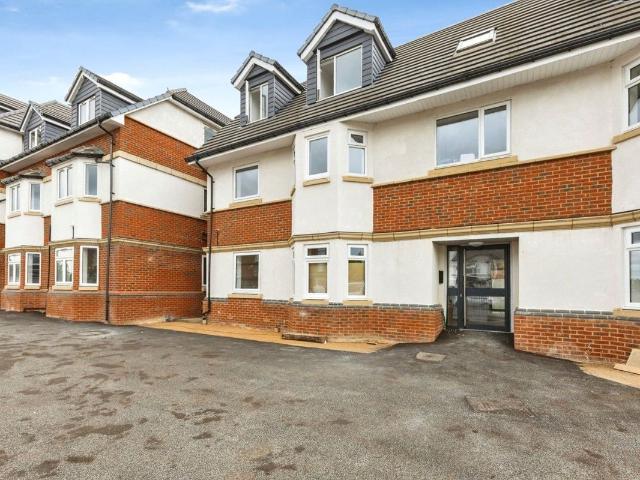 Basingstoke Road, Reading, Berkshire RG2, 2 bed flat to rent, £1,450 pcm | PrimeLocation