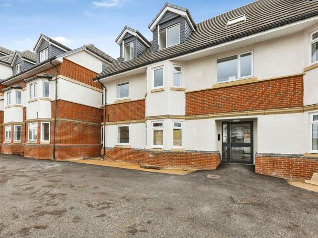Basingstoke Road, Reading, Berkshire RG2, 2 bed flat to rent, £1,500 pcm | PrimeLocation