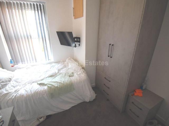Basingstoke Road, Reading, Berkshire 6 bed terraced house to rent £4,350 pcm £1,004 pw