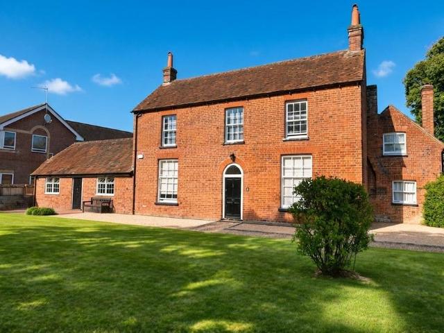 Basingstoke Road, Reading RG7 2 bed apartment to rent £1,700 pcm £392 pw